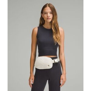 NWT Lululemon Everywhere Belt Bag Fleece Fleece White/gold